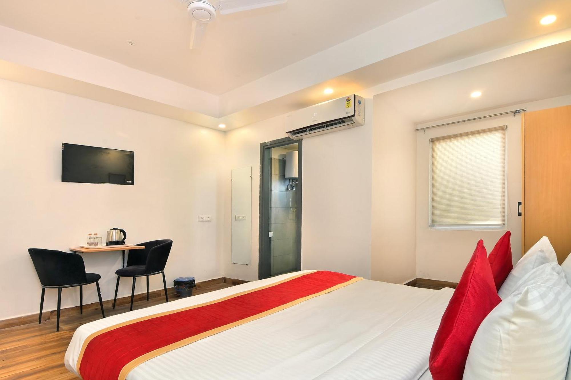 Hotel Red York By Byob Hotels Noida Exterior photo
