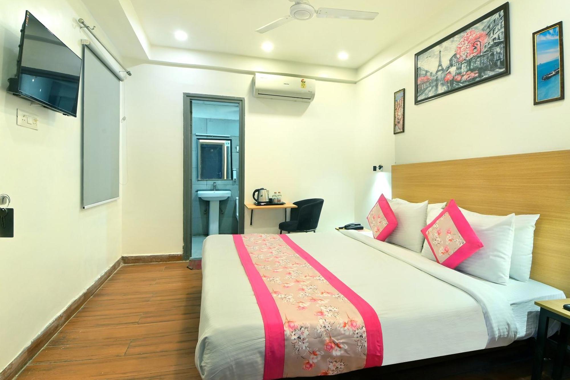 Hotel Red York By Byob Hotels Noida Exterior photo
