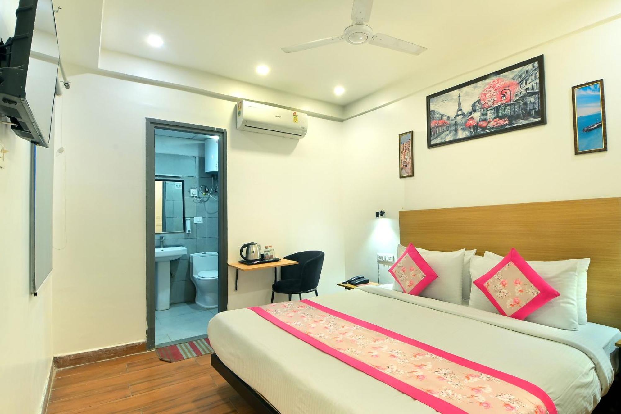 Hotel Red York By Byob Hotels Noida Exterior photo