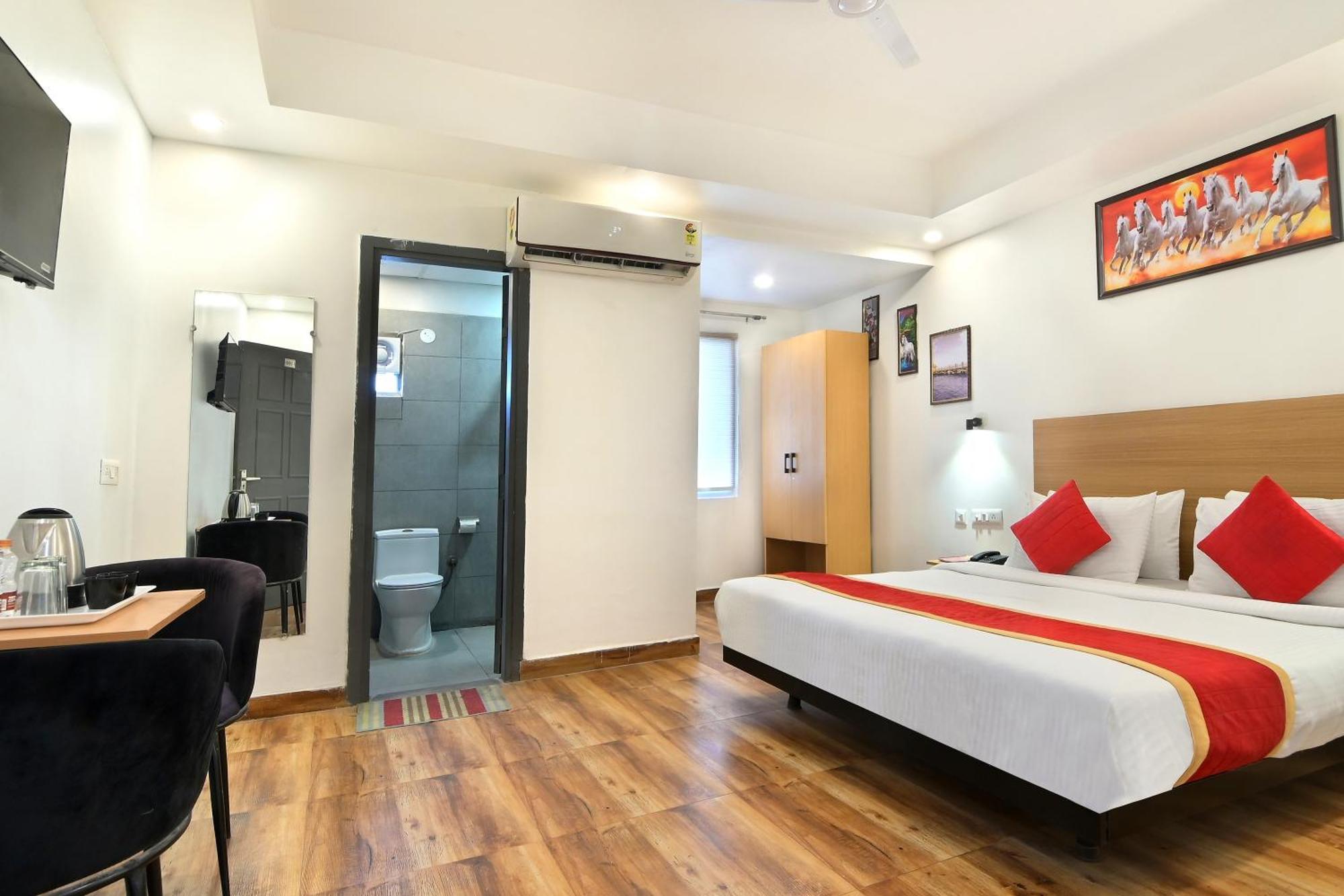 Hotel Red York By Byob Hotels Noida Exterior photo