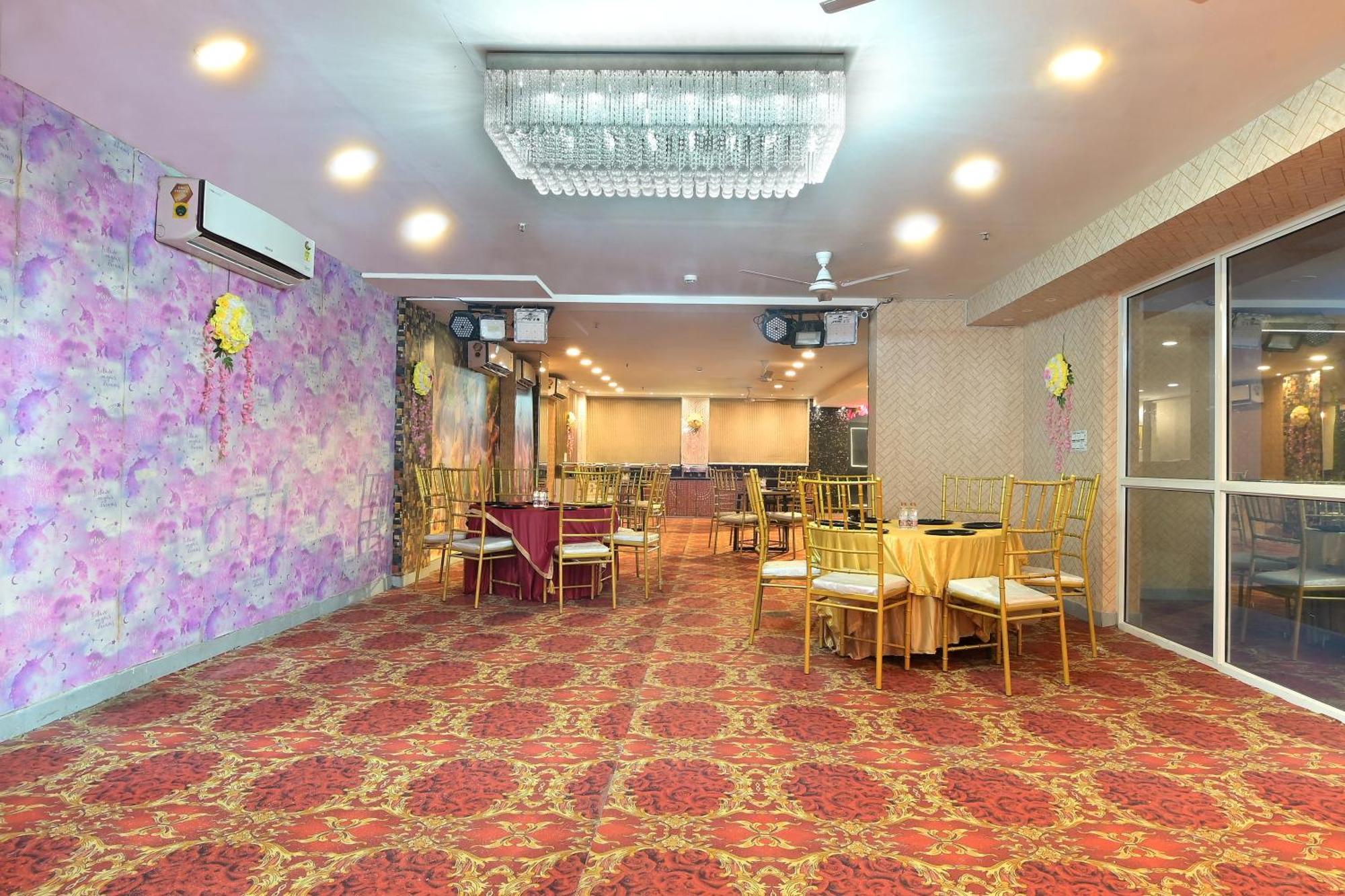 Hotel Red York By Byob Hotels Noida Exterior photo