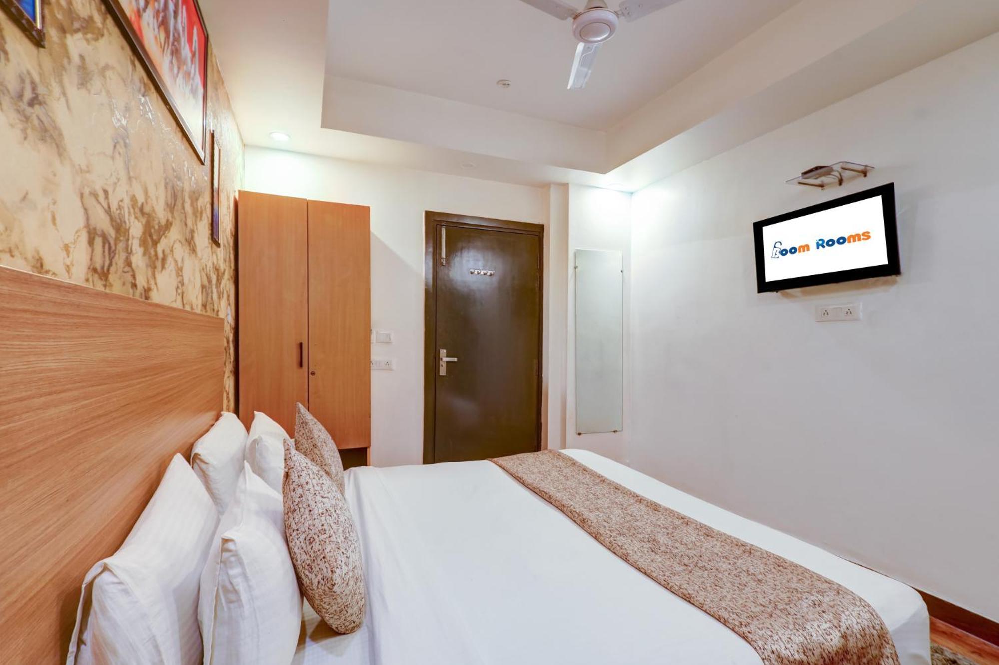 Hotel Red York By Byob Hotels Noida Exterior photo
