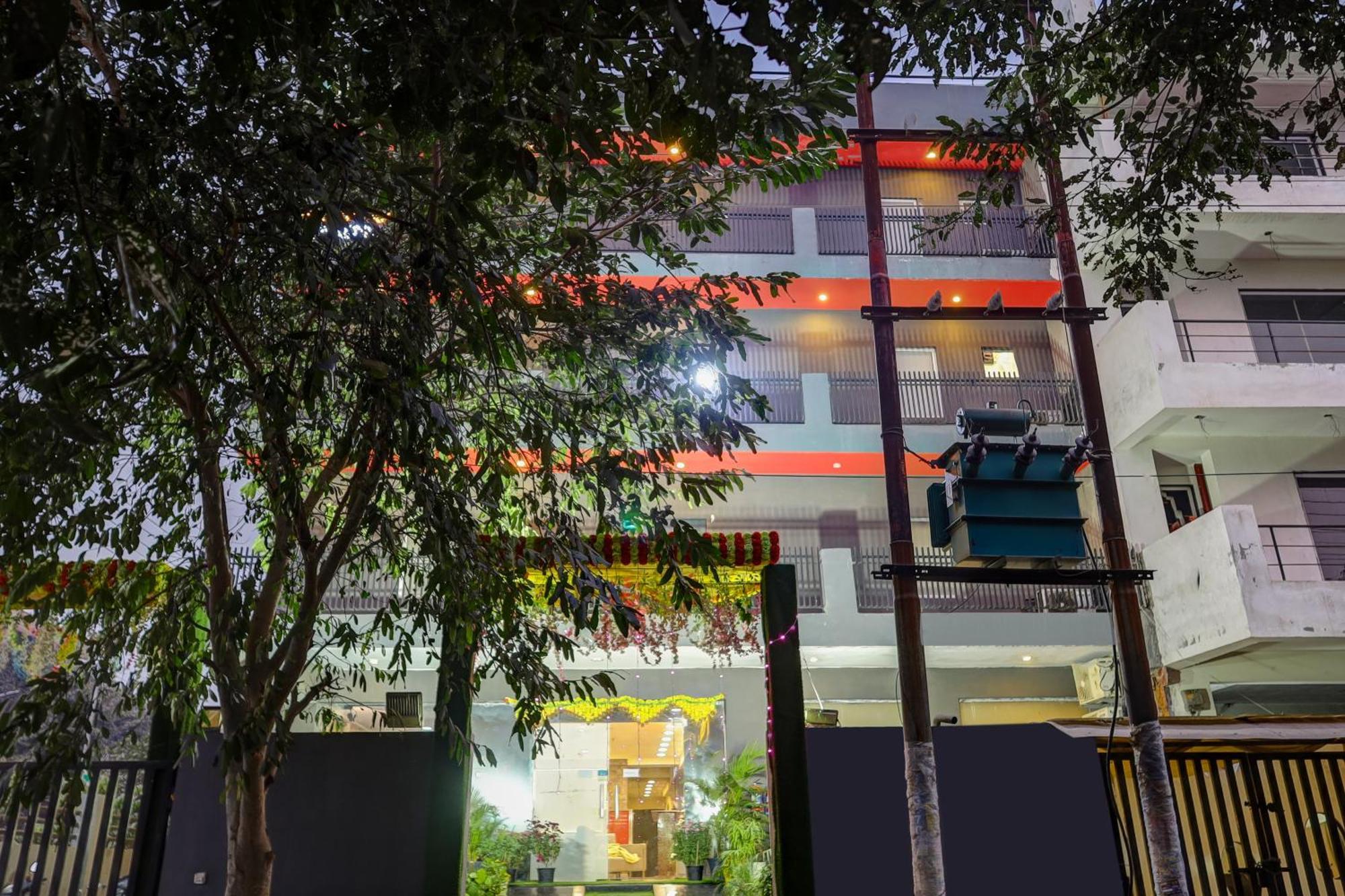 Hotel Red York By Byob Hotels Noida Exterior photo