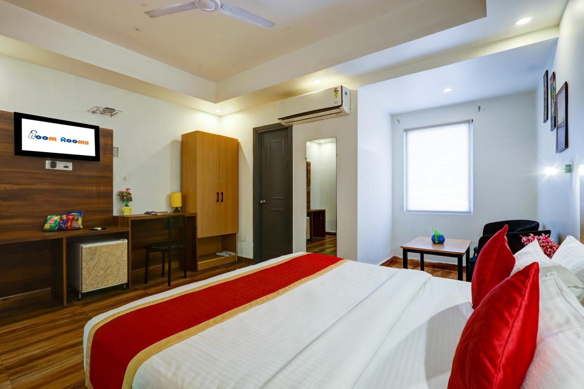 Hotel Red York By Byob Hotels Noida Exterior photo